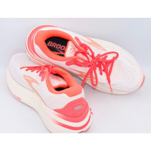 Woman's Brooks Cascadia 18 Ebony/Sweet Lavender/Copper - Size 10 Trail